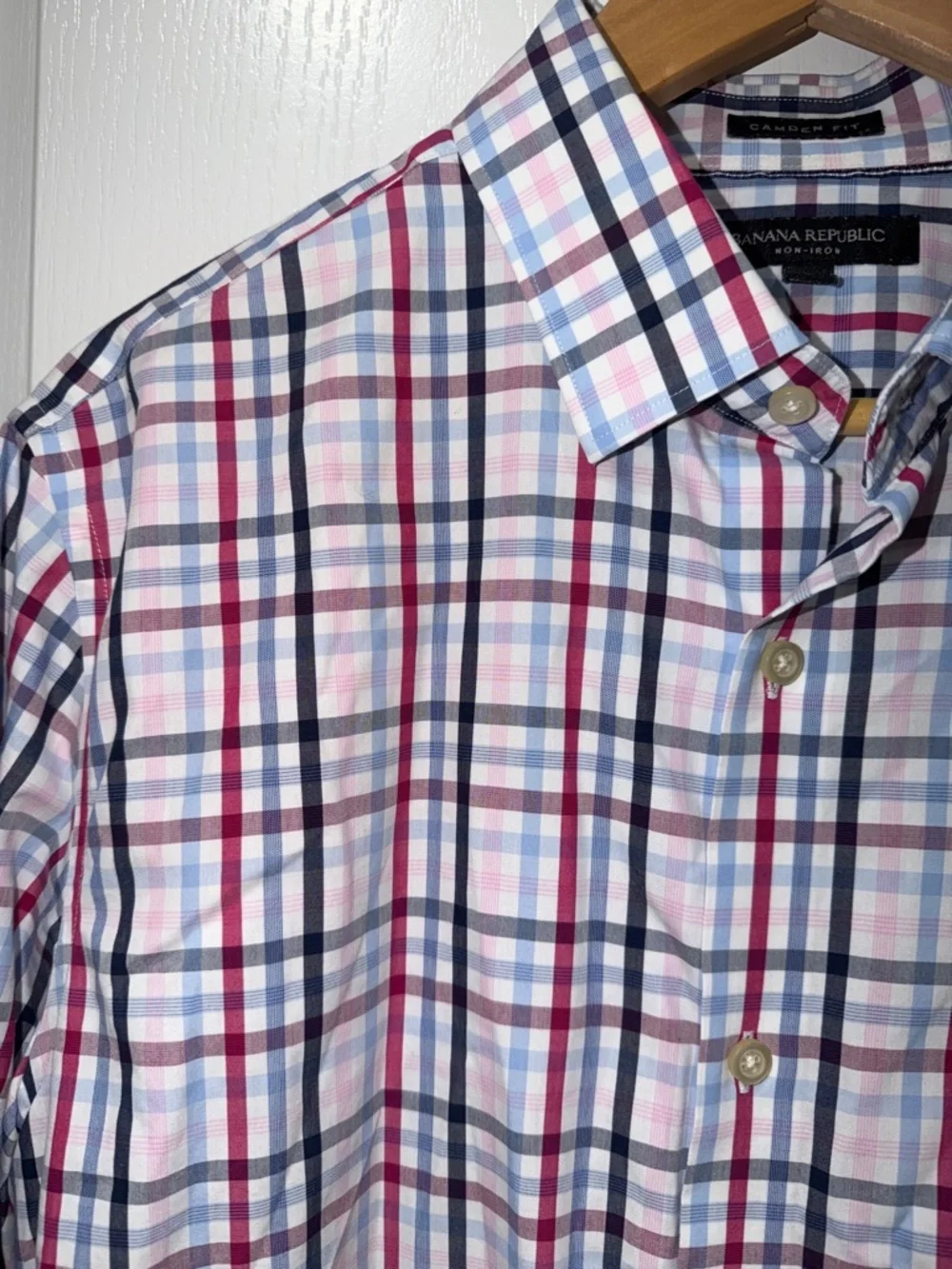 Banana Republic Camden fit White Button-Down Shirt w/ Blue & pink Plaid non iron